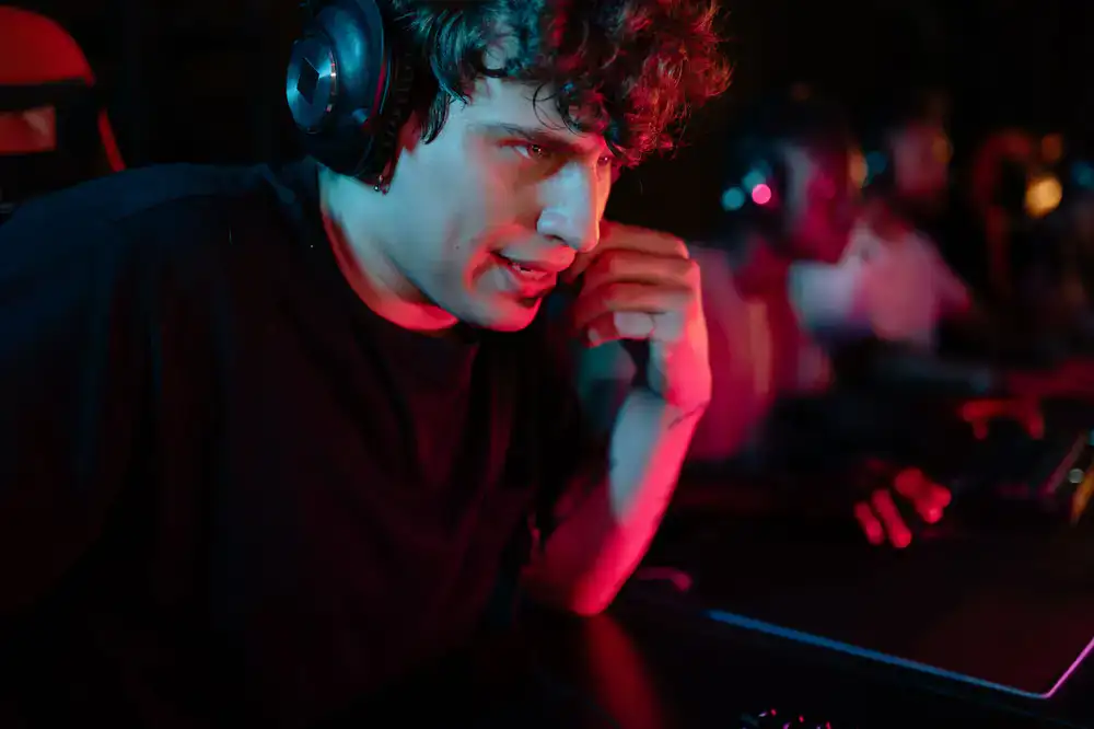 Player looking at tournament leaderboard