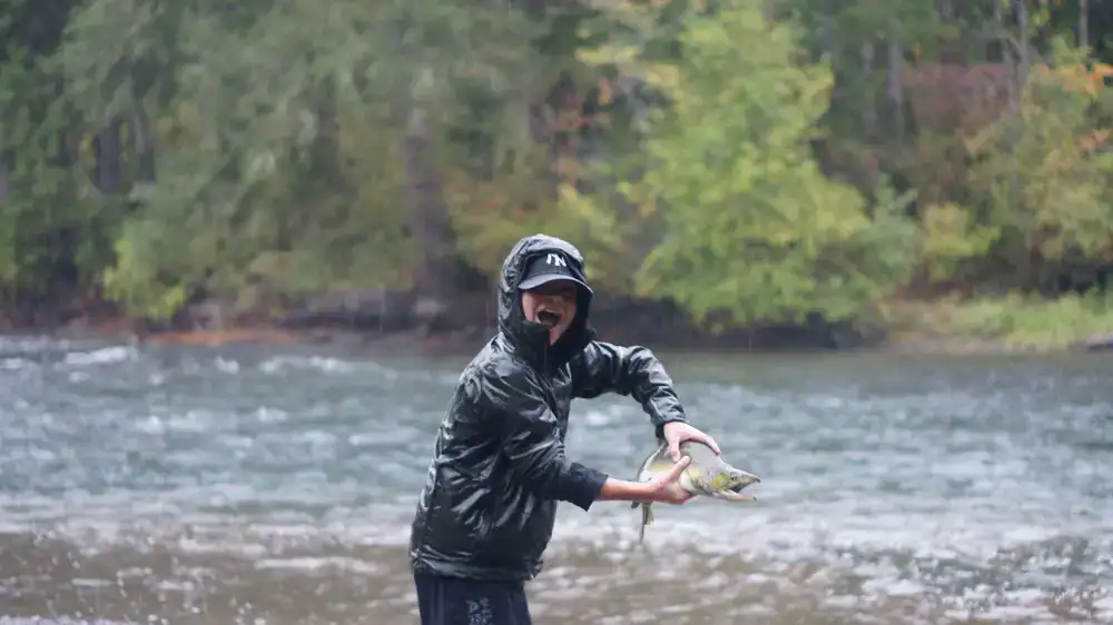 Virtual river environment for salmon fishing